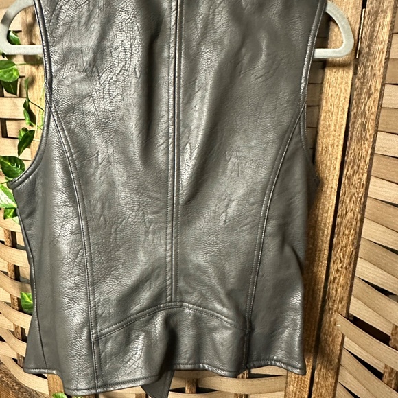 Vest faux leather - Picture 2 of 6